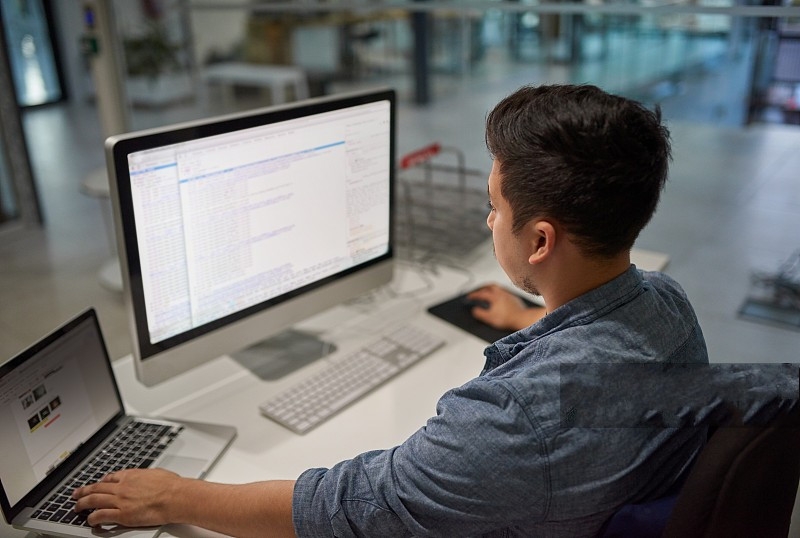 程序员:离职时看同事梳理我的垃圾代码内疚,网友:你还是有良心