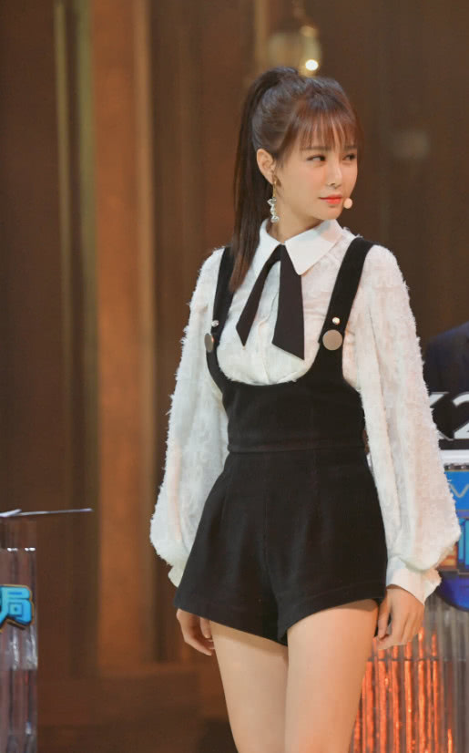 如今"香肠腿"才是稀奇,虽比"牙签腿"粗大,可肉呼呼真的性感