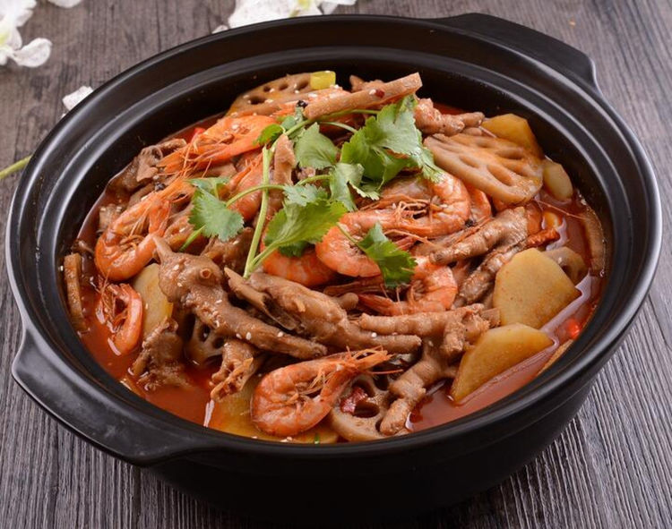 今天六点下班,做个明虾煲犒劳自己吧