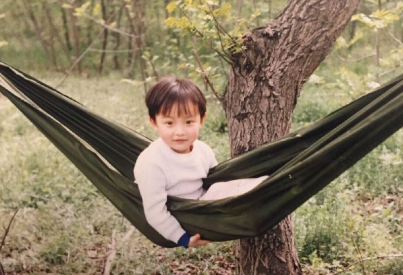 明星童年照:韩雪很清秀,陈伟霆很呆萌,但都被最后一位抢了风头