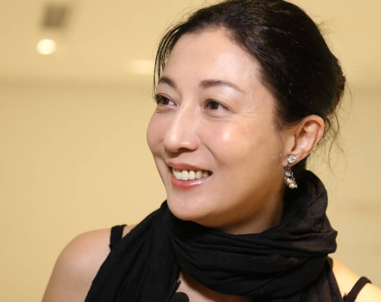 小龙女官宣后吴绮莉深夜发文寥寥数语说尽心中无奈