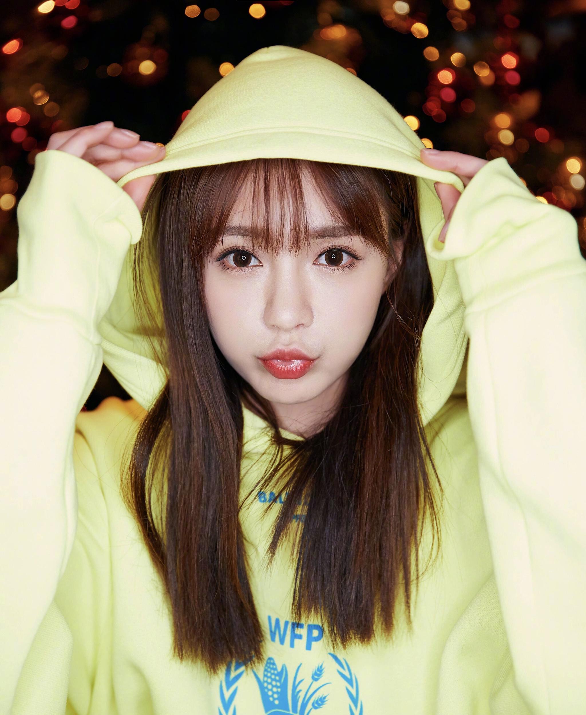 沈梦辰高中时为得到一块曲奇饼干不惜为同学打洗澡水,难怪她能红