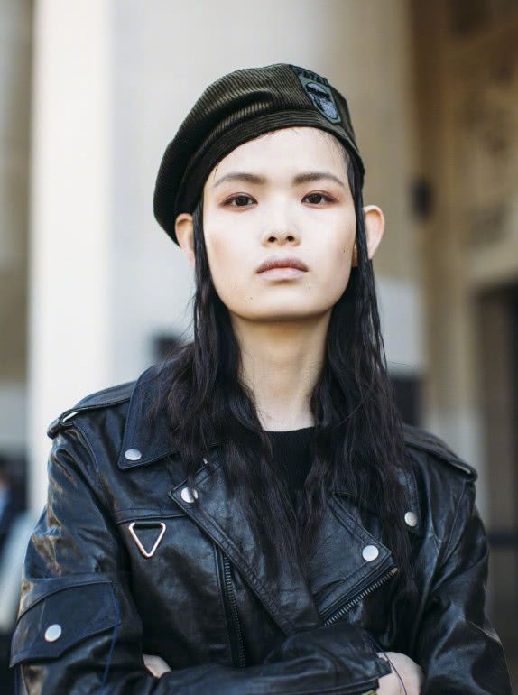 16岁解朝宇"鲶鱼脸"一年内成国际超模,未来时尚界最佳女主角