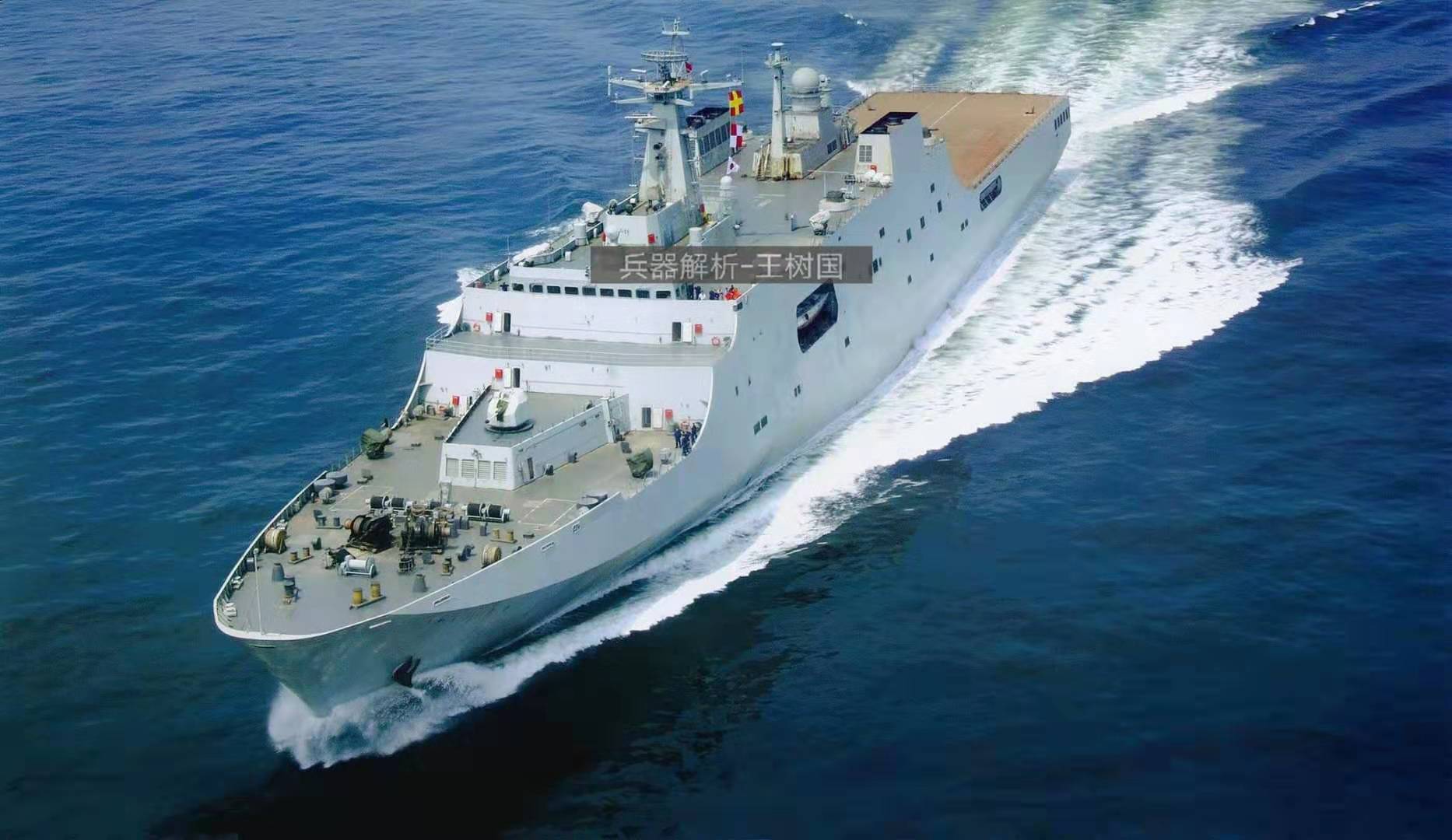 中国075两栖攻击舰两年前开工!排水量4万吨,载机超过30架