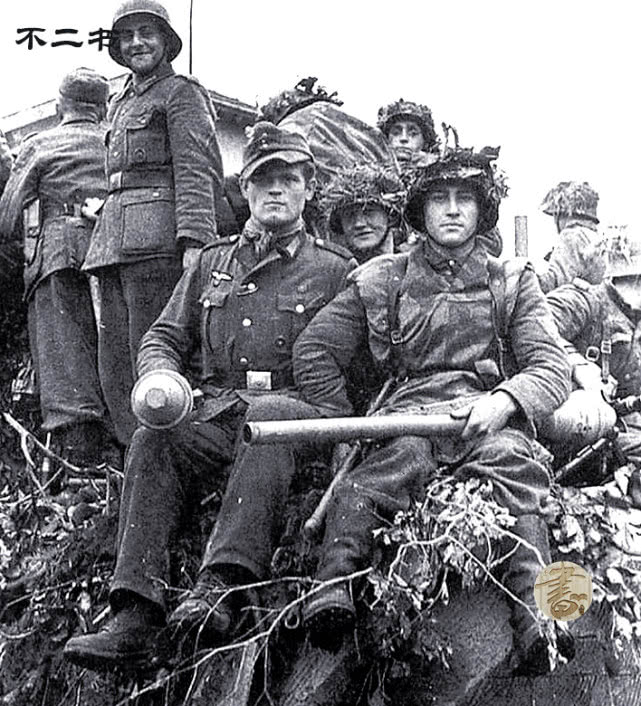 二战德军老照片:这些真实的镜头展现了德军侵略时的疯狂