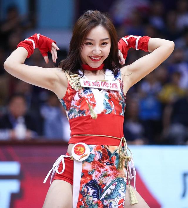 秀色cba:深圳女神不负最美之名 辽篮宝贝梨花带雨惹人怜