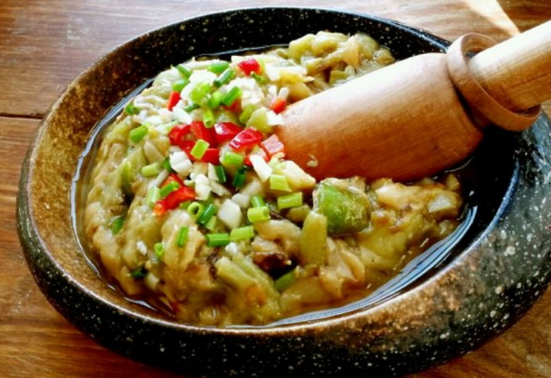 做擂椒茄子时,为何总出汤?擂之前多加这一步,味道清爽不油腻!