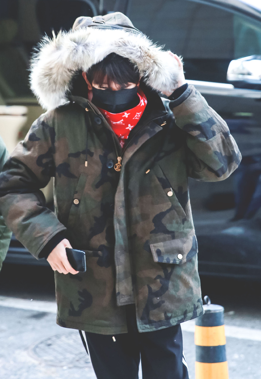 王源不仅打假还带货,supreme潮品穿不腻,连各种小物都通通入手