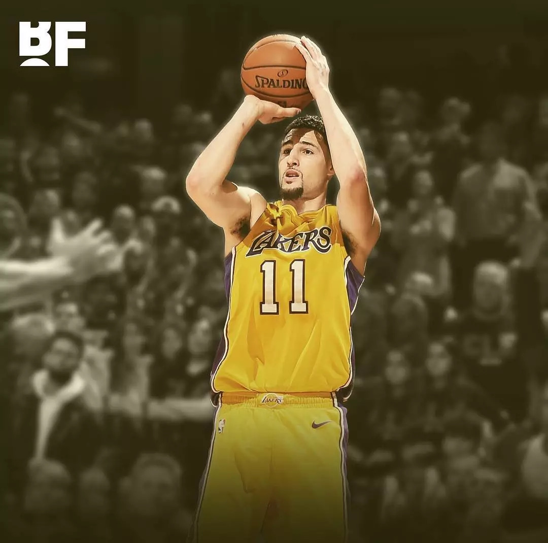 戴维斯 汤普森的超级四巨头届时就算只看纸面实力湖人也丝毫不虚宇宙