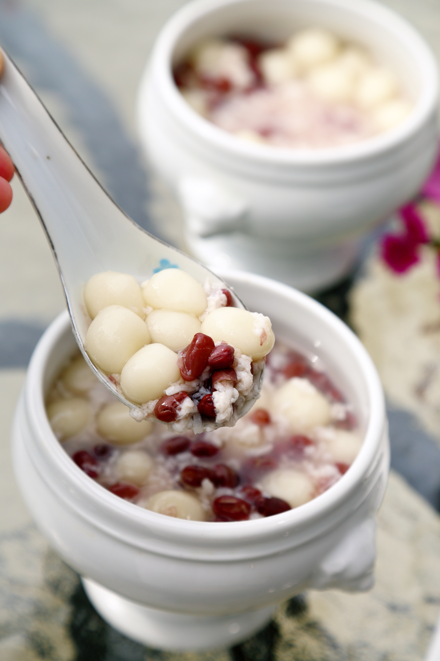 元宵节到了蜜红豆酒酿小元宵美容养颜女人更应该多吃