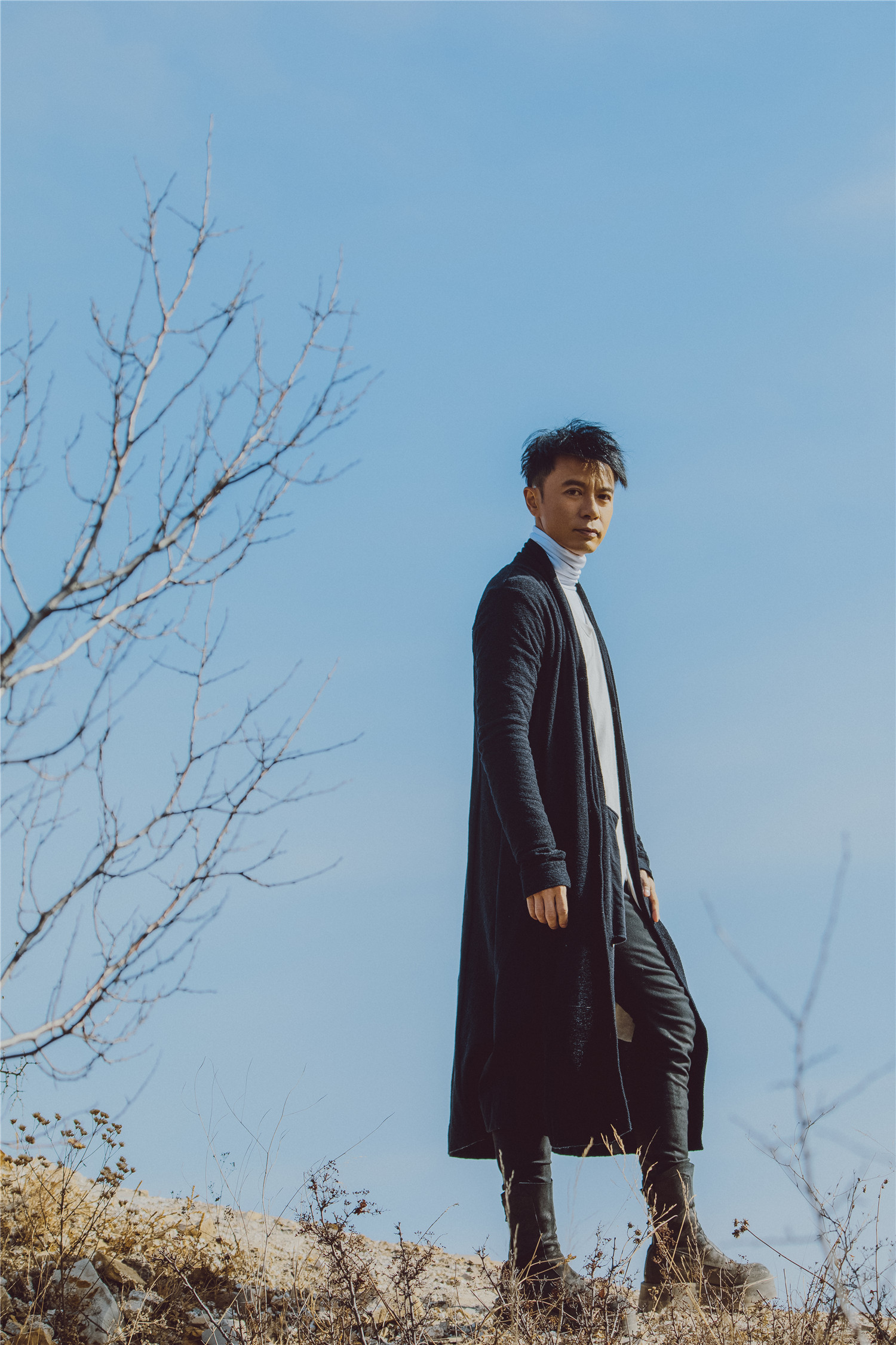 李克勤新歌《你是我的大明星》mv曝光 身着"单衣"挑战零度长城