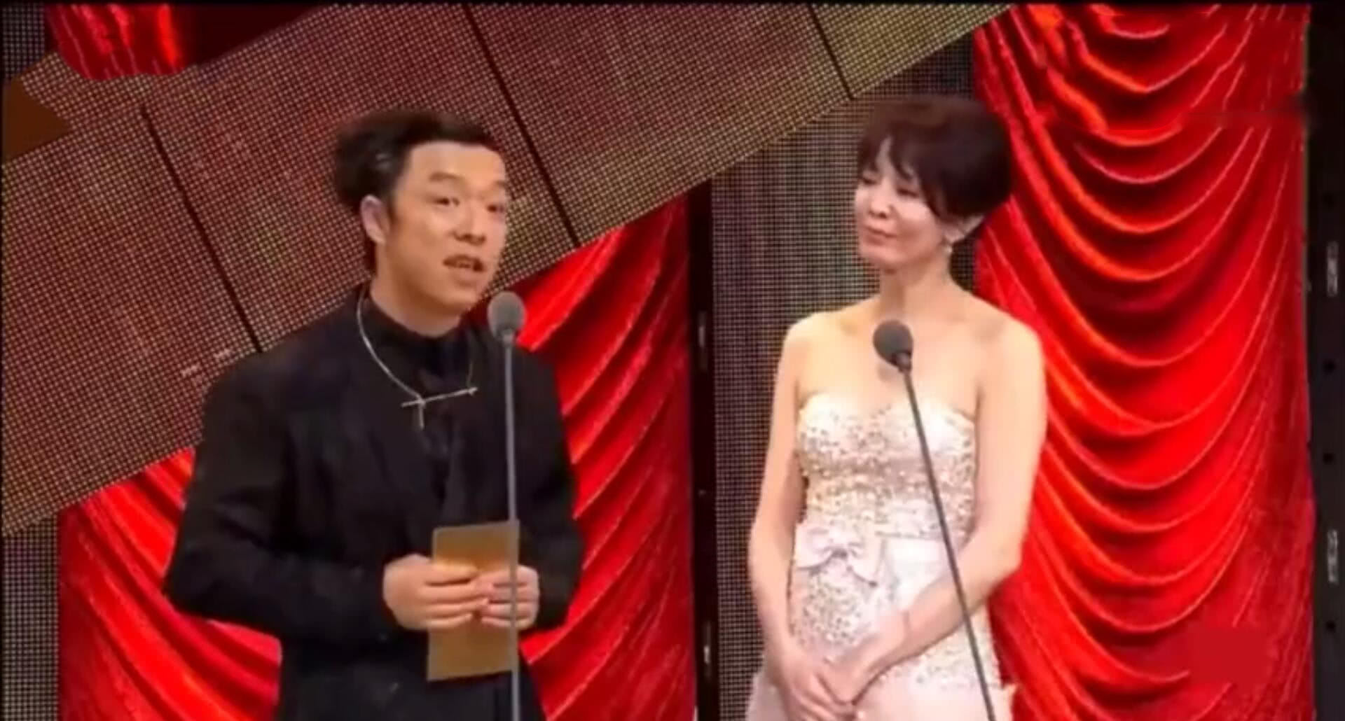 黄渤的情商有多高?看看他是如何巧妙应对郑裕玲的刁难就知道了