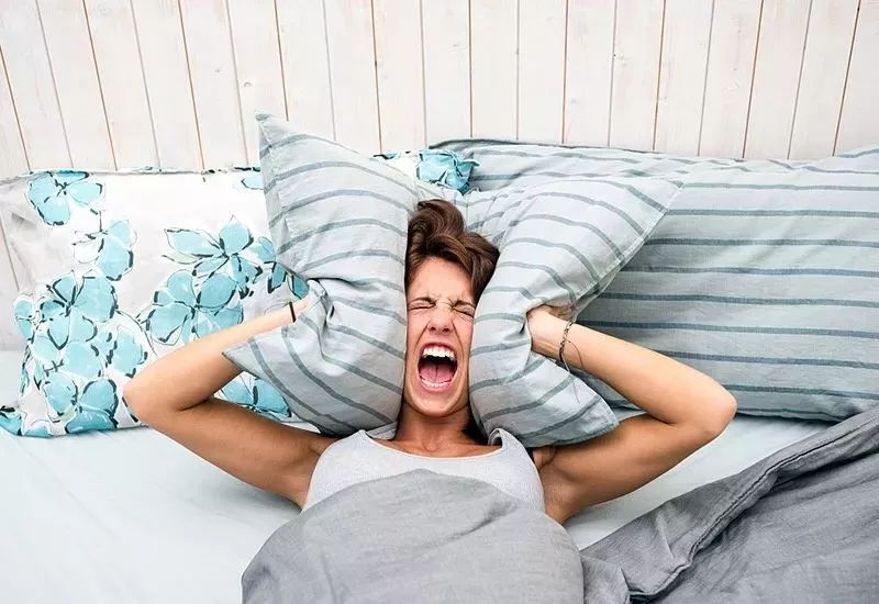 怪不得天天睡觉被吵醒