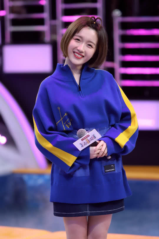 看过短发的李浩菲看到长发的她后终于明白湖南台捧她的理由了