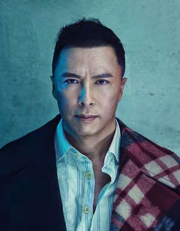 功夫巨星甄子丹最新写真,丝毫不减当年风采,年过五旬仍魅力四射