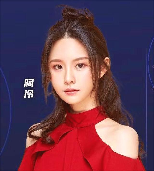 斗鱼阿冷线下活动不断,引发粉丝热议,表态:很感激英雄联盟!