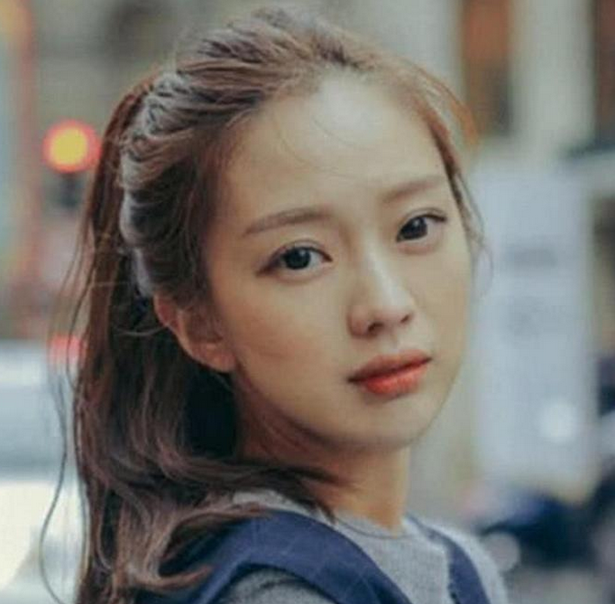 脸上有这三大特点,露出额头一定是美女,女生必备的小技能