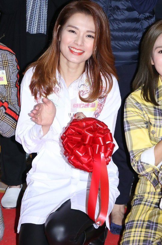 tvb"长脚蟹":要先跟儿子报备|开心速递|吕慧仪|长脚蟹_新浪新闻