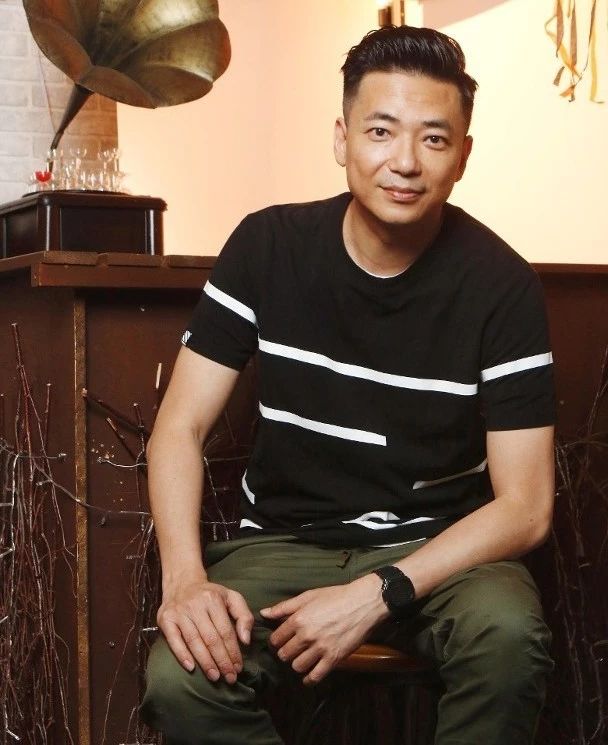 好似拿了奖一样开心,得到秋生哥(黄秋生)点名称称赞对我来说一是个好