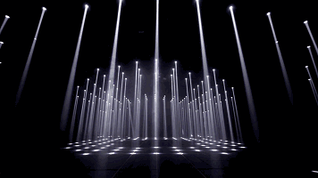 舞台灯光的常用光位 1,面光:自观众顶部正面投向舞台的光,主要作用为