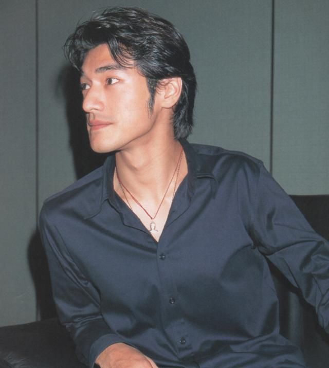 少年娘则国娘金城武留长发扎小辫却是行走的荷尔蒙