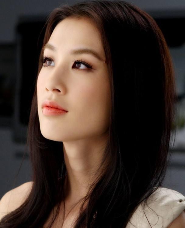 黄圣依颜值幻灭?在米兰时装周的无修图照被曝出,网友直呼被吓到