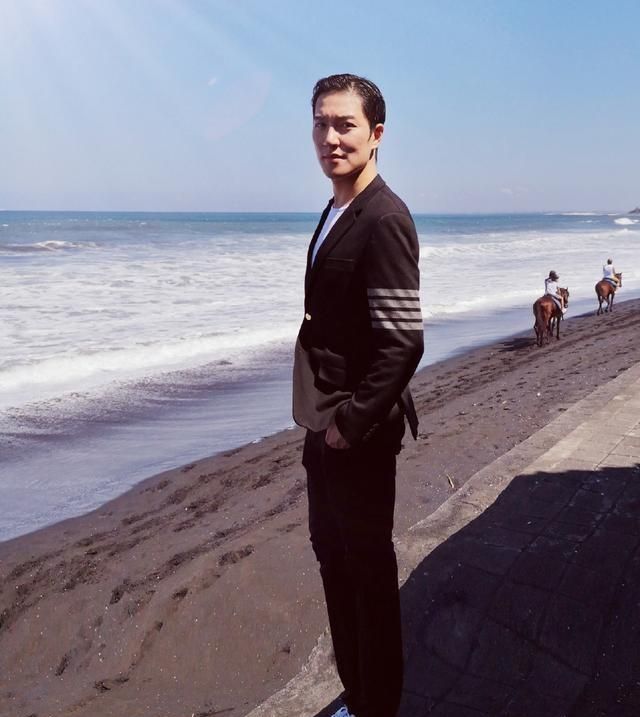 西贡地王之子周子扬离巢tvb爱情事业兼得,曾与何傲儿相恋遭嫌弃