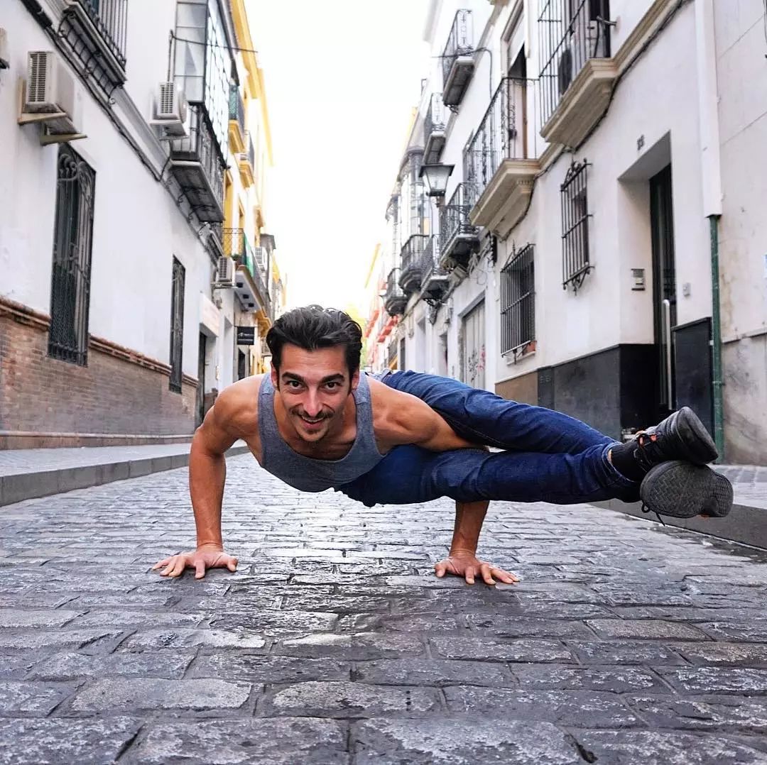 瑜伽体式改良,力量型体式,男士需要耐心,细心和毅力才能练好