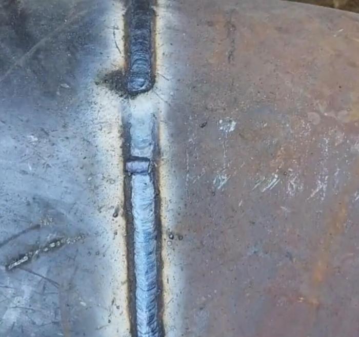 实拍: 电焊工高手焊管道! 焊的真漂亮, 这水平一天工资800真值了!