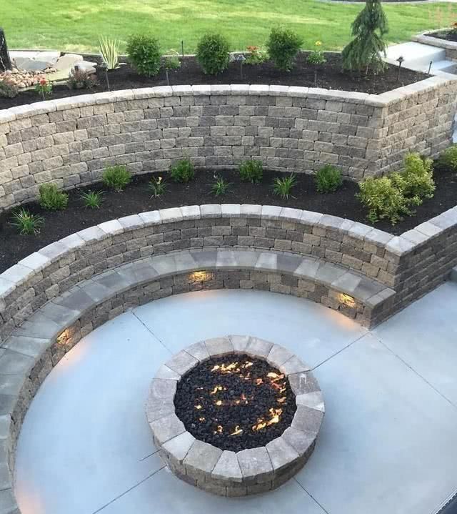 如果我有庭院就在室外用石头砌个沙发冬天架火炉架就能烧烤