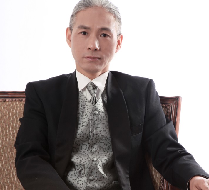 的成就,小编今天要给大家介绍的人物也是这样的,他的名字叫做高逸峰