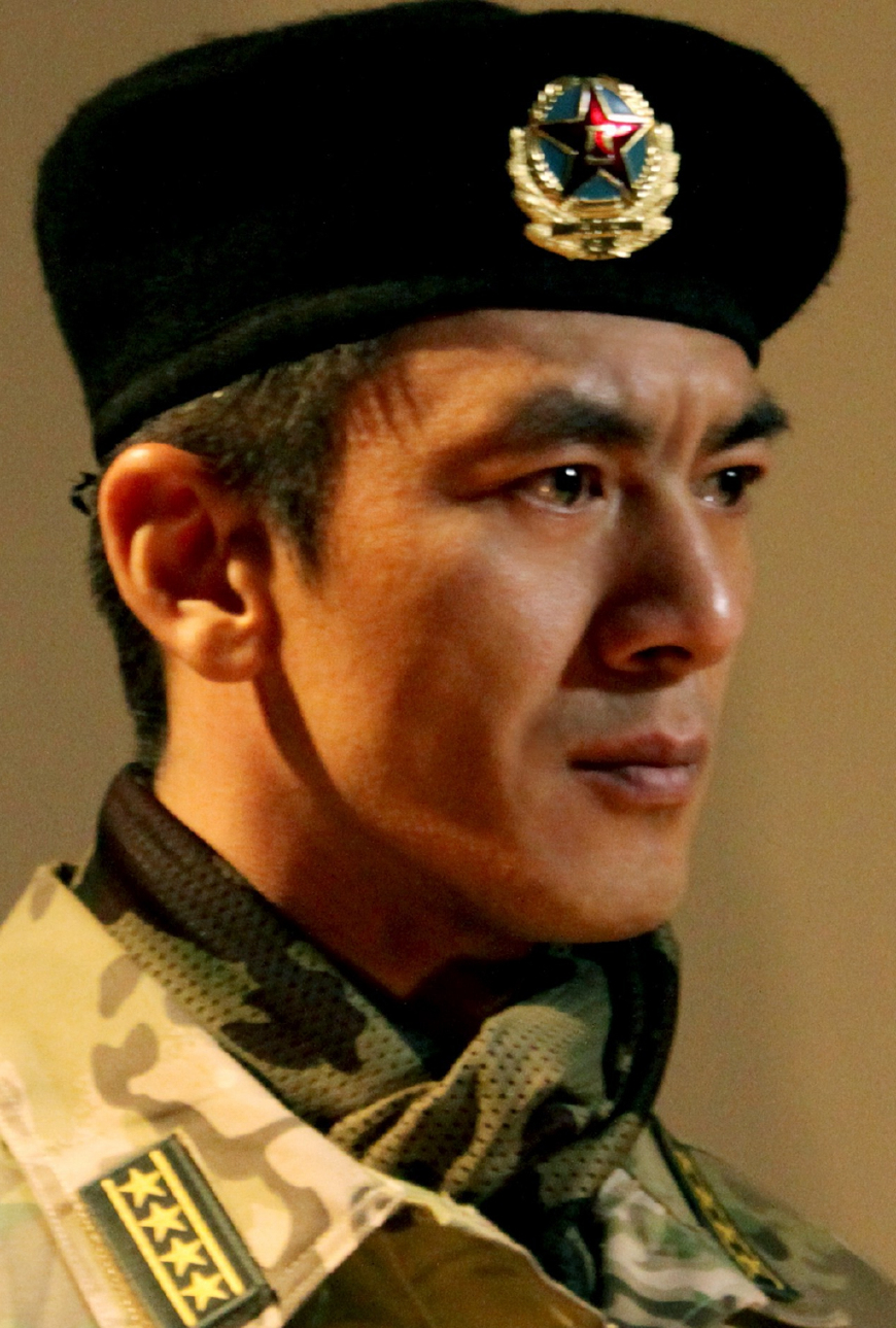 从小被母亲抛弃,曾给刘欢当保镖,却凭硬汉形象走红!