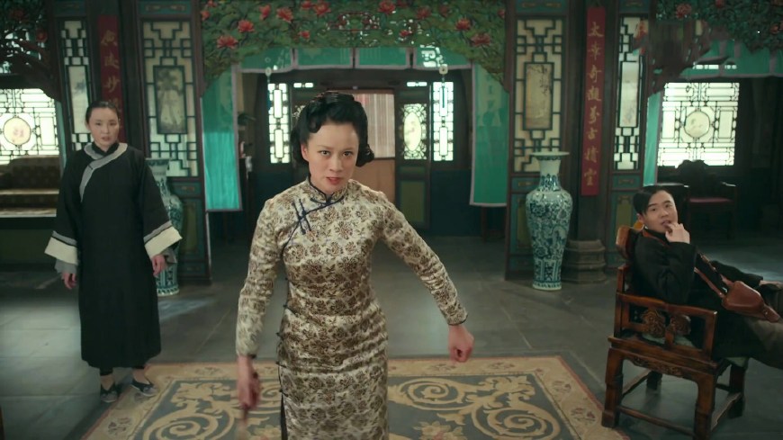 娘道:隆万氏身边的这个人,不但救了隆夫人,还救了孝兴城