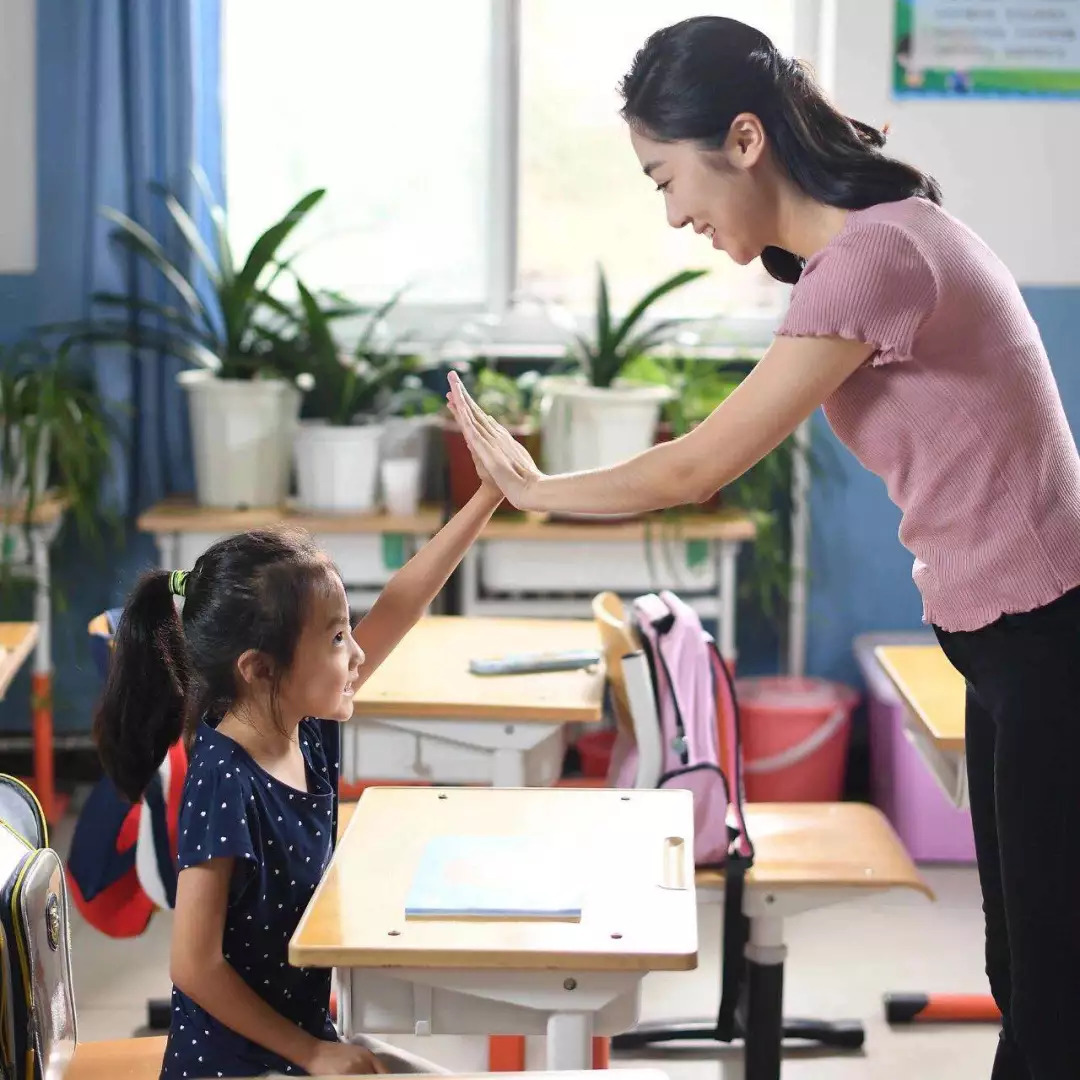 能帮老师和孩子脱离困境的,是家长