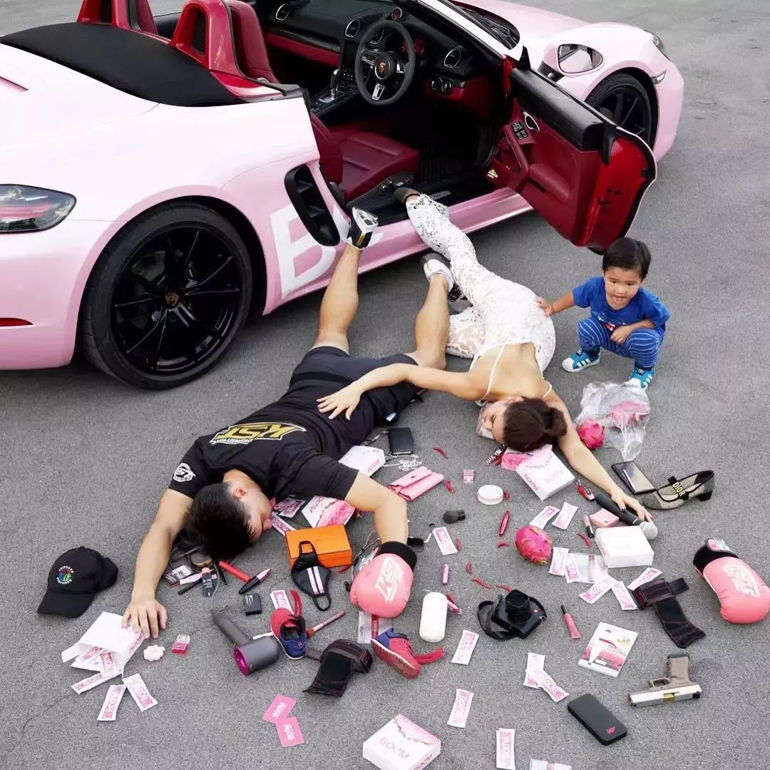 当下最in最流行的炫富摔了解一下