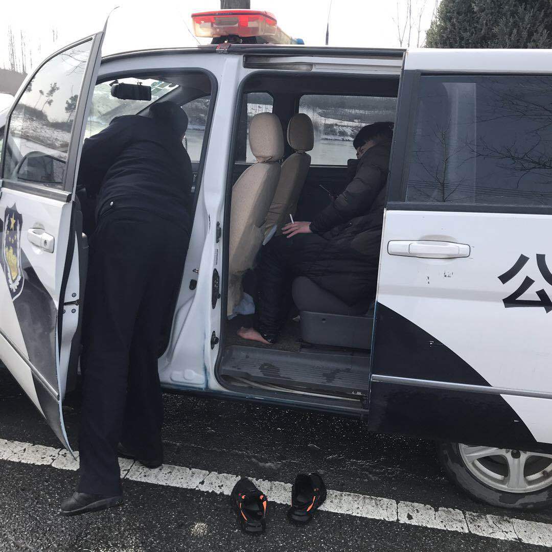 桐柏公安:过境司机急求助 民警全力来帮扶
