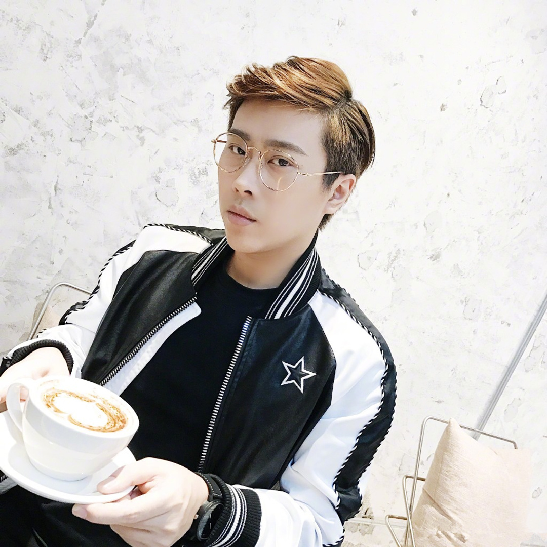 神超虎牙复播,热度赶超lpl比赛,卢本伟也蠢蠢欲动了?