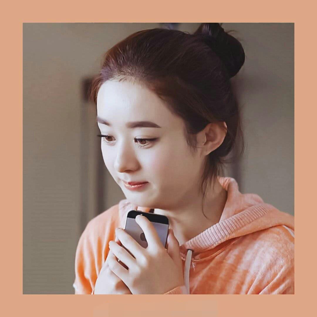 赵丽颖丸子头造型,告诉你脸圆的女生要如何绑头发才显少女