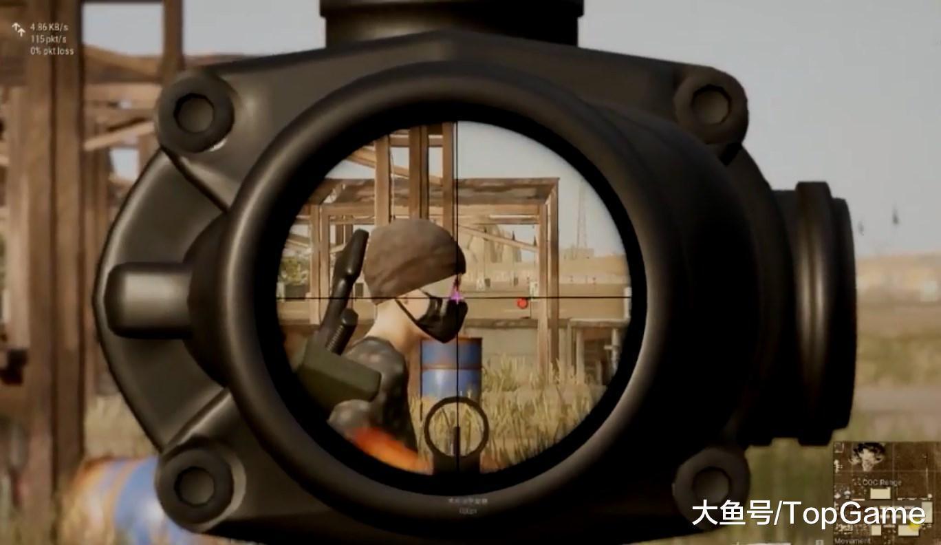 我们先选用sks,装上高倍镜,从侧面对着一名玩家的鼻子部位开枪,可以