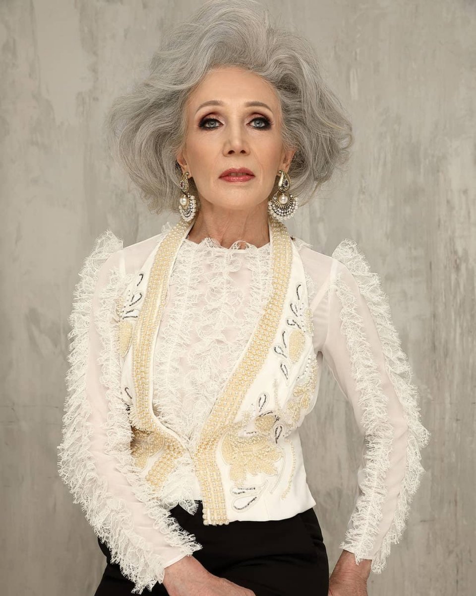 老奶奶克服困难成为时尚超模