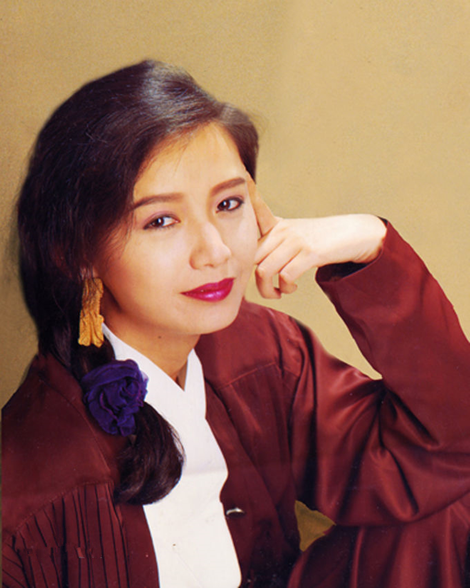 她是梁朝伟前女友,曾是周星驰的拍档,如今无戏可拍逐渐被人遗忘