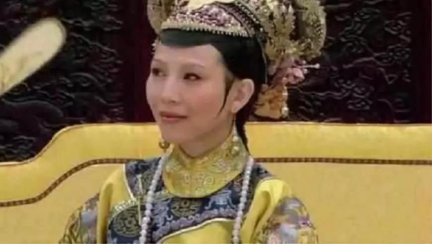 甄嬛传:华妃和皇后坐轿子,一个坐姿,就看出谁才是正宫!|皇后|甄嬛传|嫔妃_新浪新闻