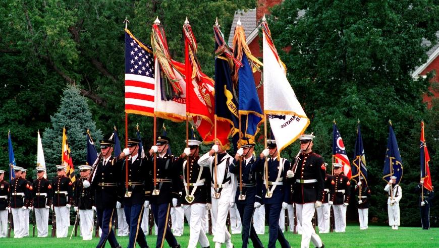 美军军旗上五颜六色的飘带是什么?并非装饰,每条都代表一次战争