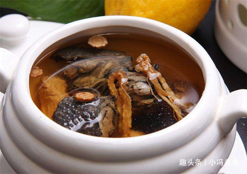 这样炖出来的乌鸡汤,香滑软嫩,回味甘甜,经常浮肿要多喝|小编|椰子|奶白色|牛奶|鲜奶_新浪新闻