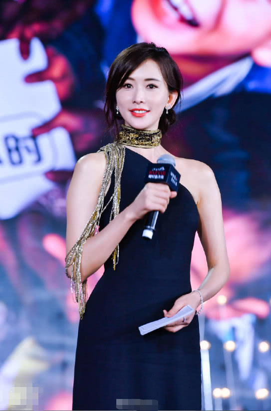 林志玲出席活动现场绽放魅力网友脸老了但身体依旧年轻