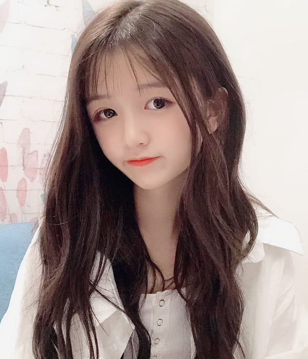 允恩晒自拍,没想到意外暴露了约会地点,网友:胆子真大!