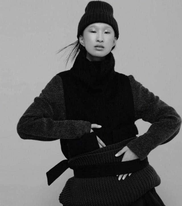 19岁贾晨宇亮相纽约时装周,东方脸极具辨识度,跟林永健似兄妹