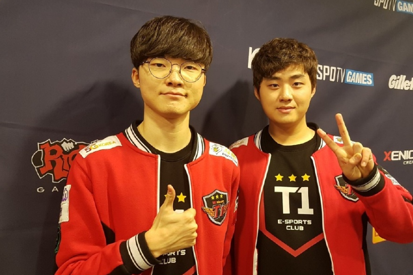 skt双c参加活动,bang以100t队员身份亮相,faker表情亮了