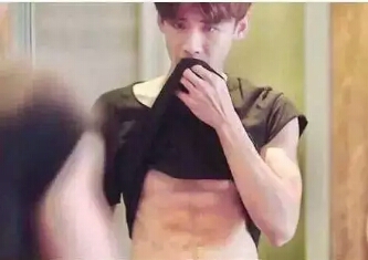 穿衣显瘦脱衣有肉,他们看起来瘦弱实则腹肌抢镜