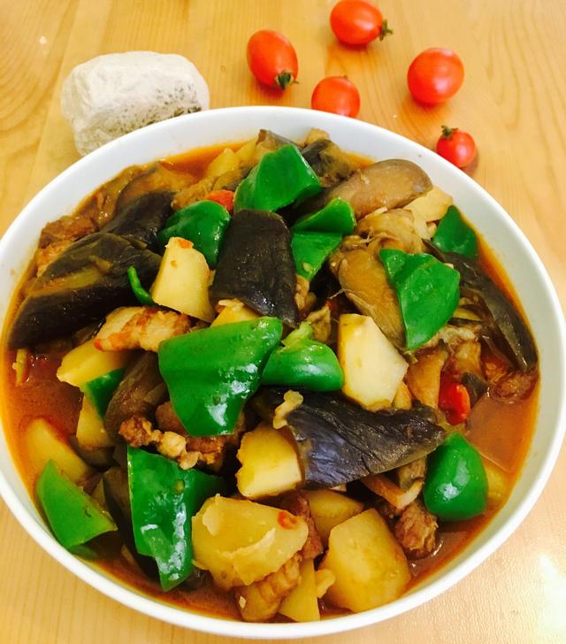 操作简单,色美味香的家常炖菜,土豆炖茄子的家常做法